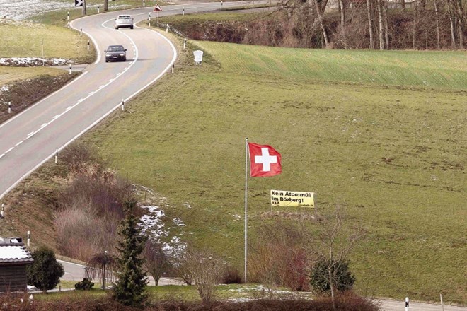 Švicarjem zaradi franka grozi recesija 