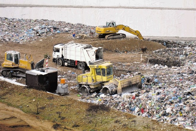 Po prvotnih načrtih je projekt gradnje druge faze Ceroda predvideval celo kapaciteto 55.000 ton odpadkov na leto, nato pa so...