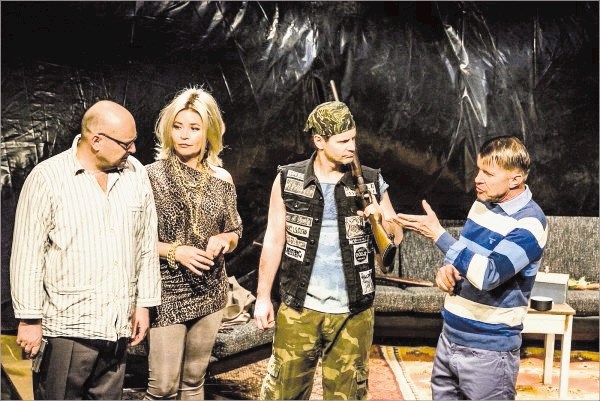 V Kranju so v petek 45. teden slovenske drame zagnali z domačo predstavo Komedija o koncu sveta avtorja Evalda Flisarja in v...