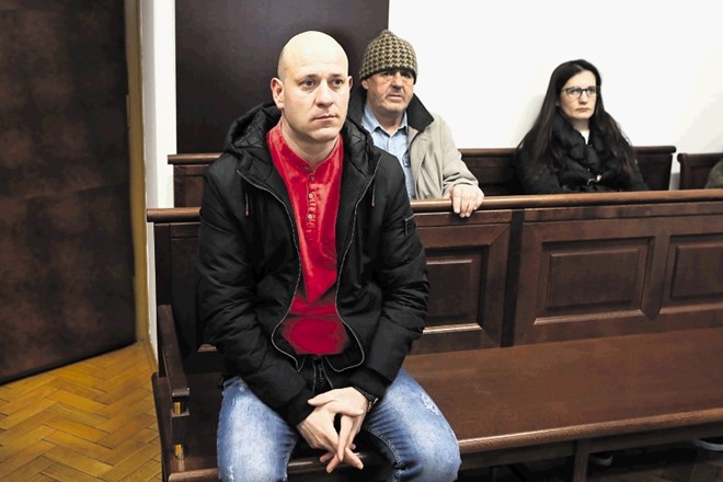 Dvainštiridesetletni Zemir Hušidić je dobil tri leta zapora, toliko, kot je tožilstvo predlagalo že na predobravnavnem naroku...