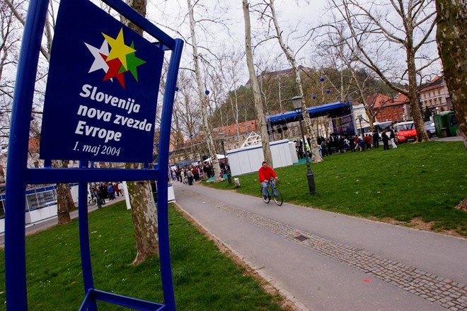 Barve Evropske unije na pročeljih slovenskih hiš