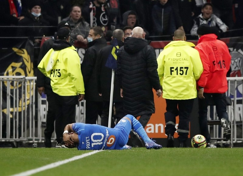 L’incident du match entre Lyon et Marseille a marqué le calendrier de dimanche du championnat de France