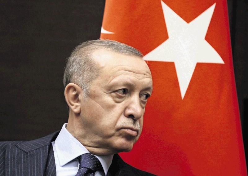 Erdogan remplace le ministre de la Justice et le chef du bureau des statistiques