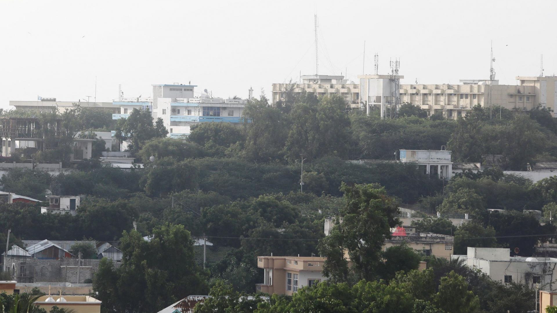 Bei einem Terroranschlag in Mogadischu sind mindestens zehn Menschen ums Leben gekommen
