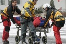 Uspešno okrevanje: Avstrijski smučar Grugger po hudi nesreči prvič na nogah