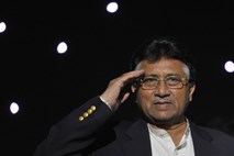 Pakistan izdal nalog za aretacijo Mušarafa v zvezi z atentatom na Benazir Buto