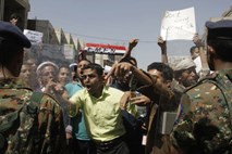 Jemenski študenti na ulicah do padca režima, protesti v Bahrajnu in Jordaniji se nadaljujejo