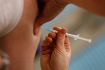 Na slovenskem tržišču je le eno od cepiv, ki jih na Japonskem povezujejo s smrtmi otrok