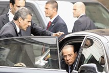 Premier Berlusconi: Če ne gre drugače, menjaj zakon