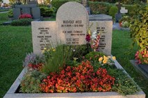 Na Bavarskem so odstranili grob Hitlerjevega namestnika Rudolfa Hessa