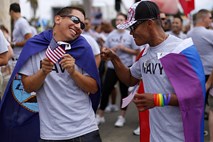 Pentagon naj bi danes odpravil diskriminacijo homoseksualcev