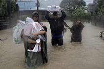 Zaradi tropske nevihte na Filipinih več mrtvih in pogrešanih