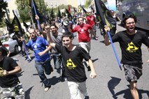 Protesti: Izraelski poslanci prekinili počitnici in se sešli na izrednem zasedanju