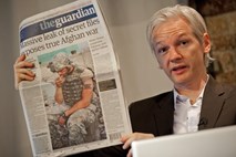 Assangeov pomočnik izbrisal 3500 zaupnih dokumentov o bankah in odšel