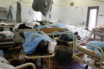 Prizor kot iz grozljivke: V bolnišnici v Tripolisu odkrili več kot 200 trupel