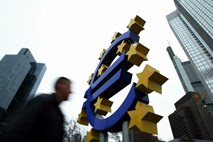 Za posojila prek noči rekordnih 151 milijard evrov; Lagardova za dokapitalizacijo evropskih bank
