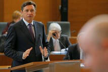 Dan pred glasovanjem o zaupnici bo Pahor odgovarjal na poslanska vprašanja
