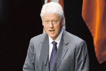 Skesani Strauss - Kahn kot odmev prešuštnika Clintona