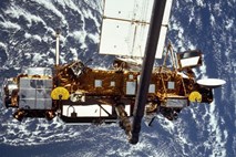 Nasa: Ostanki ameriškega satelita padli v južni Pacifik