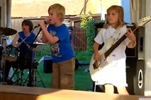Otroški bend navduši s skladbo Metallice