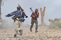Uporniške sile zaradi puščavskega viharja upočasnile ofenzivo na mesto Sirta