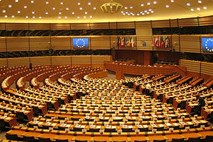 Evropski parlament želi v proračunu EU za 2012 5,2 odstotka več denarja