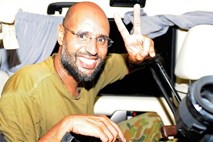 Gadafijev sin Saif al Islam zatrjuje, da je nedolžen, v Sirti odkrivajo nova trupla