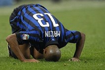 Črno-modri oblaki nad Milanom: Inter po porazu v derbiju ostal še brez Maicona