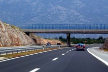 Nizozemec po hrvaških avtocestah drvel s hitrostjo skoraj 250 km/h