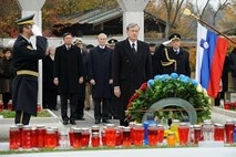 Foto: Türk venec položil na Žalah, Pahor z delegacijo celjske občine na Teharjah