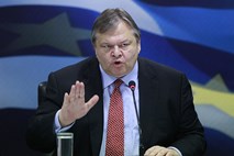 Grški finančni minister proti referendumu o članstvu Grčije v območju evra