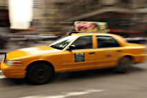 Newyorški taksist donosnejša naložba kot delnice, zlato in nafta