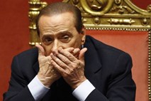 Majejo se mu tla pod nogami: Berlusconi izgubil večino v parlamentu