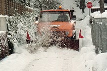 Upravljavci in vzdrževalci državnih cest pripravljeni na zimo