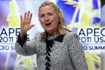 Clintonova pozvala Iran, naj odgovori na očitke IAEA o jedrskem orožju