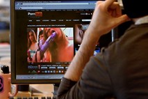 Študentski dom služil kot pornografski studio, dekleta zaslužila vsaj milijon letno