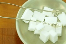 Umetno sladilo aspartam škoduje zdravju: Glavoboli, slabost, vrtoglavica ...