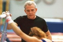 Ameriškemu trenerju dosmrtna prepoved delovanja zaradi spolnih zlorab telovadk