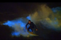 Zakaj se valovi v Kaliforniji ponoči svetijo, kot da bi bili v filmu Avatar?