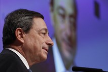 Draghi glede vloge ECB v trenutni krizi: Izguba verodostojnosti prinaša velikanske stroške