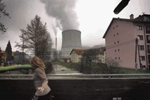 Premog in jedrska energija prinašata več škode kot koristi