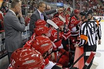Hokejska liga NHL: Carolina Hurricanes zdrsnili na dno skupine