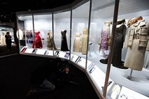 V Nacionalnem muzeju ameriške zgodovine razstava večernih oblek ameriških prvih dam
