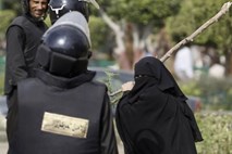 Egipčani na ulicah zahtevajo sestop vojske