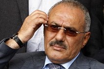 Jemenski predsednik Saleh se je po 33 letih odpovedal vodenju države