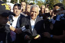 Nekdanji izraelski predsednik začel prestajati zaporno kazen