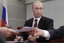 Putin se zavzema za dialog z opozicijo, a svari protestnike