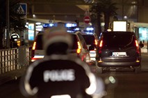 Na grškem veleposlaništvu v Parizu odkrili bombo