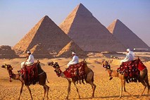 Salafistična stranka v Egiptu: Piramide prekrijmo z voskom, plaže ločimo za moške in ženske