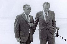 Pozabite na Watergate: Richard Nixon naj bi bil gej, ljubimkal pa se je z mafijašem